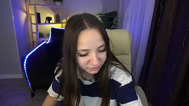 ElysLunar online show from January 2025 06:29:02 PM