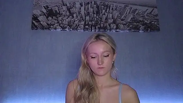 MiaNixan online show from September 2025 07:47:01 PM