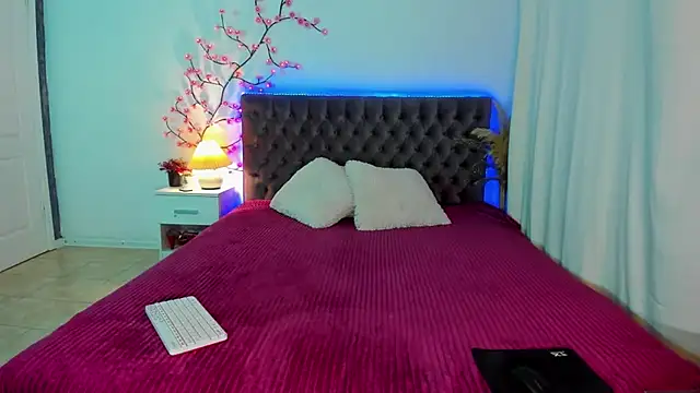 CurlyDreams online show from June 2026 07:30:02 PM