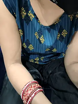 kaveerpooja947 online show from April 2026 04:52:02 PM