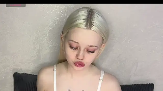 Snapshot of SusieEvans chatting on December 2024 02:21:01 PM SusieEvans online show from December 2024 02:21:01 PM