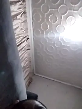 hugecrksam online show from December 2025 01:57:02 AM