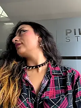 Lila Desiree online show from February 2025 08:01:01 PM