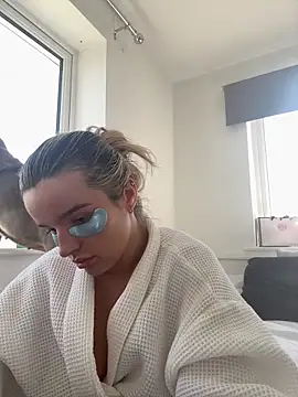 maisiesmithx online show from April 2026 11:12:01 AM