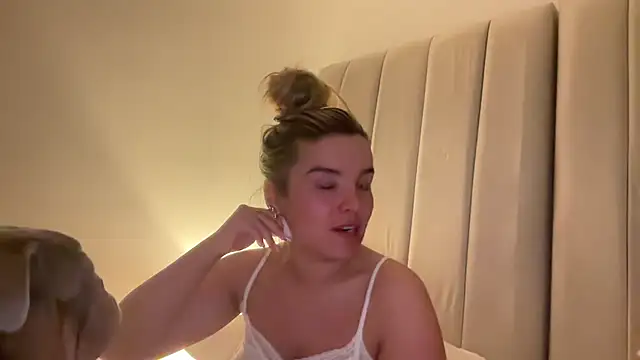 maisiesmithx online show from April 2026 11:18:01 PM