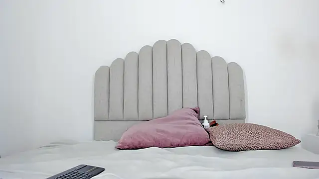 Snapshot of Nikki_Angel_ chatting on February 2025 07:31:02 PM Nikki Angel  online show from February 2025 07:31:02 PM