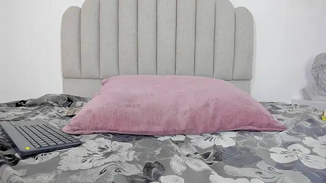 Snapshot of Nikki_Angel_ chatting on February 2025 10:26:01 PM Nikki Angel  online show from February 2025 10:26:01 PM