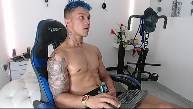 Snapshot of Leonard_Price chatting on March 2025 02:21:02 AM Leonard Price online show from March 2025 02:21:02 AM