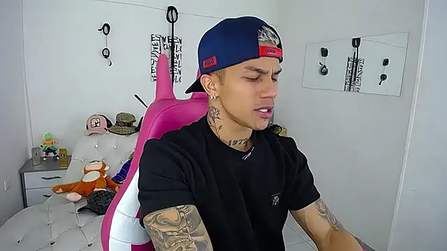 Snapshot of Leonard_Price chatting on September 2025 01:42:02 AM Leonard Price online show from September 2025 01:42:02 AM