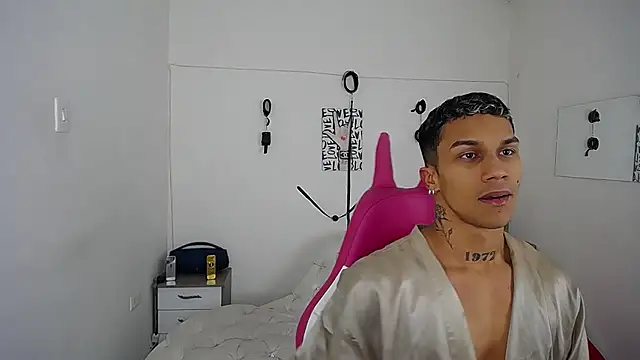 Snapshot of Leonard_Price chatting on November 2025 01:38:01 AM Leonard Price online show from November 2025 01:38:01 AM