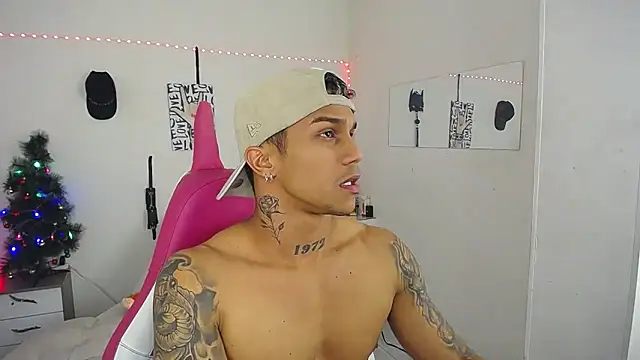 Snapshot of Leonard_Price chatting on November 2025 02:48:02 AM Leonard Price online show from November 2025 02:48:02 AM