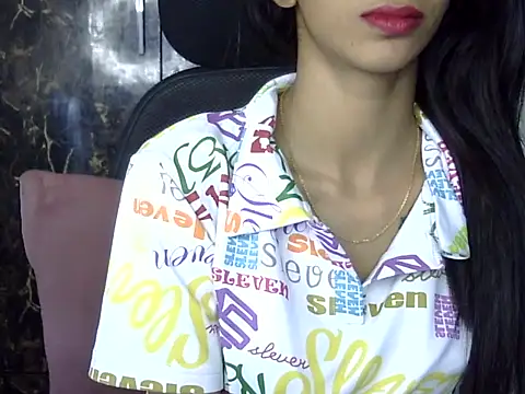 Snapshot of MAAYRA_09 chatting on January 2025 06:43:02 PM MAAYRA 09 online show from January 2025 06:43:02 PM
