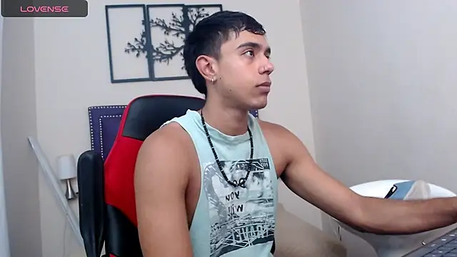 Snapshot of karlgiles_ chatting on December 2024 07:47:01 PM karlgiles online show from December 2024 07:47:01 PM