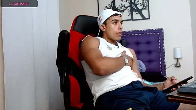 Snapshot of karlgiles_ chatting on December 2024 06:28:01 PM karlgiles online show from December 2024 06:28:01 PM