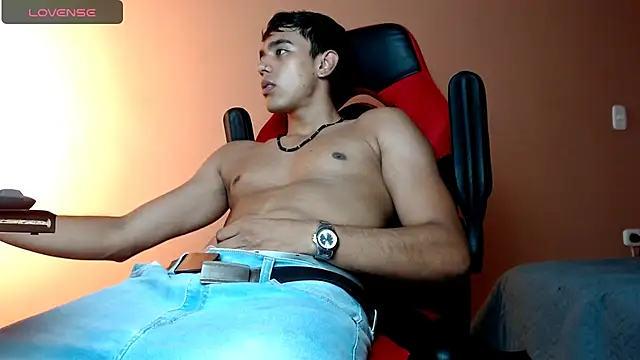 Snapshot of karlgiles_ chatting on December 2024 06:55:02 PM karlgiles online show from December 2024 06:55:02 PM