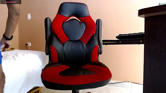 Snapshot of karlgiles_ chatting on February 2025 06:34:02 PM karlgiles online show from February 2025 06:34:02 PM