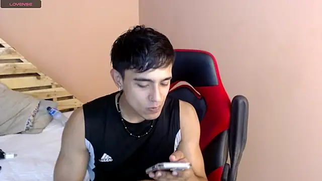 Snapshot of karlgiles_ chatting on February 2025 06:00:02 PM karlgiles online show from February 2025 06:00:02 PM