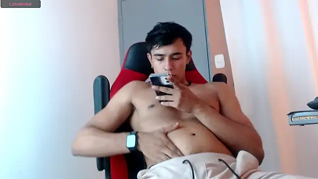 Snapshot of karlgiles_ chatting on March 2025 06:11:01 PM karlgiles online show from March 2025 06:11:01 PM