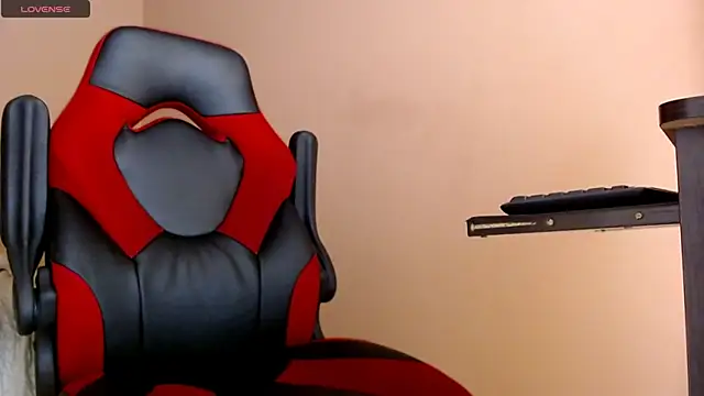 Snapshot of karlgiles_ chatting on March 2025 06:56:01 PM karlgiles online show from March 2025 06:56:01 PM