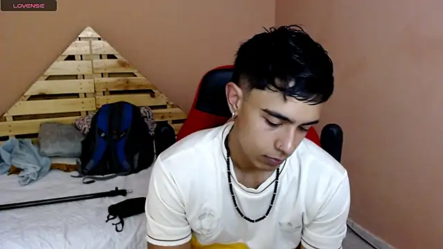 Snapshot of karlgiles_ chatting on March 2025 05:47:02 PM karlgiles online show from March 2025 05:47:02 PM