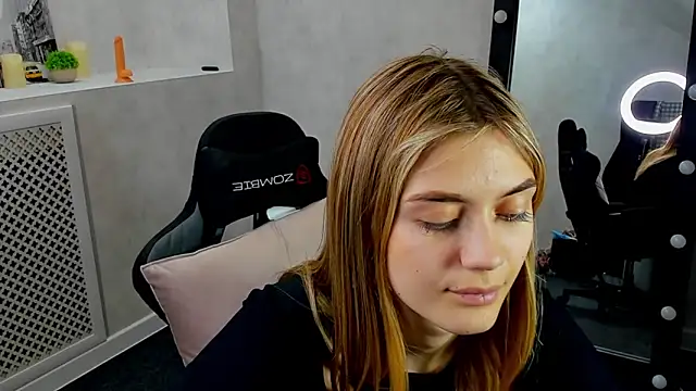 Snapshot of Cherry_Price chatting on December 2024 09:43:02 AM Cherry Price online show from December 2024 09:43:02 AM