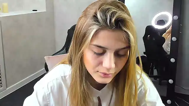 Snapshot of Cherry_Price chatting on December 2024 10:28:01 PM Cherry Price online show from December 2024 10:28:01 PM