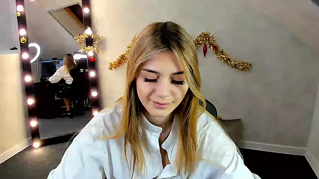 Snapshot of Cherry_Price chatting on January 2025 12:38:02 AM Cherry Price online show from January 2025 12:38:02 AM