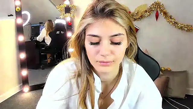 Snapshot of Cherry_Price chatting on January 2025 03:40:02 AM Cherry Price online show from January 2025 03:40:02 AM