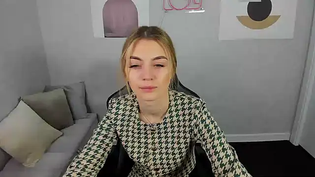 Snapshot of Cherry_Price chatting on January 2025 04:18:01 AM Cherry Price online show from January 2025 04:18:01 AM