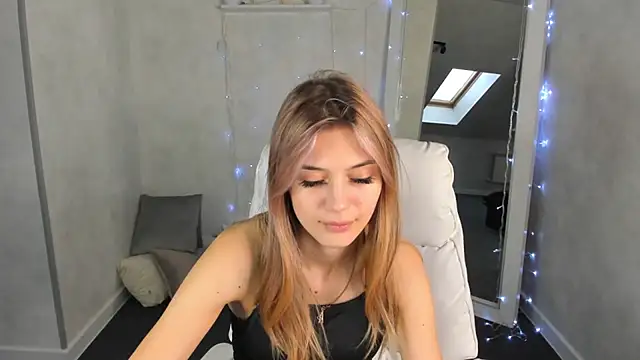 Snapshot of Cherry_Price chatting on January 2025 05:30:01 AM Cherry Price online show from January 2025 05:30:01 AM