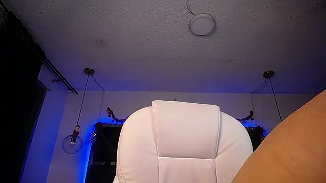 MIA YOURHOTTIE online show from December 2024 02:27:01 AM