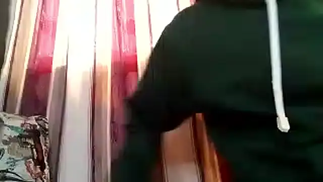 Loggan donnelly online show from November 2025 06:31:02 PM