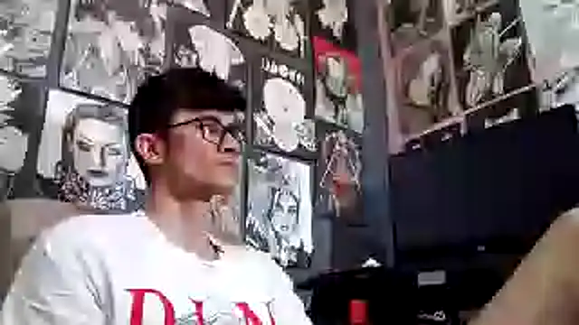 Loggan donnelly online show from December 2025 09:23:02 PM