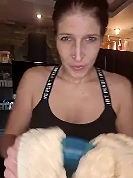 Lenchen  online show from February 2025 07:58:02 PM