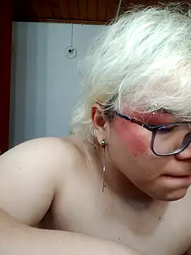 Snapshot of amalia_love chatting on October 2025 06:37:02 AM amalia love online show from October 2025 06:37:02 AM