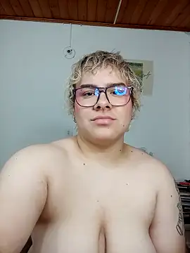 Snapshot of amalia_love chatting on November 2025 03:34:01 PM amalia love online show from November 2025 03:34:01 PM