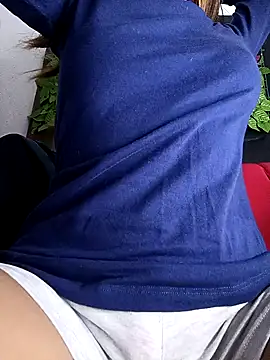 lianisrose online show from December 2025 01:00:01 AM