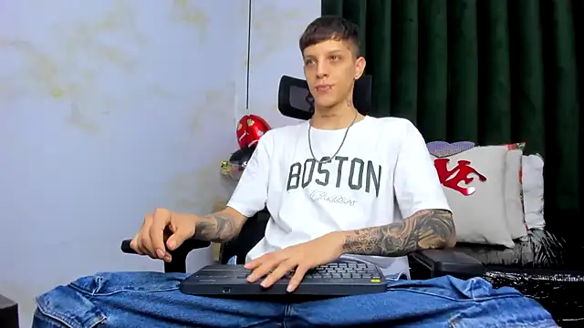 Snapshot of Adam_hard_ chatting on February 2025 08:48:02 PM Adam hard online show from February 2025 08:48:02 PM