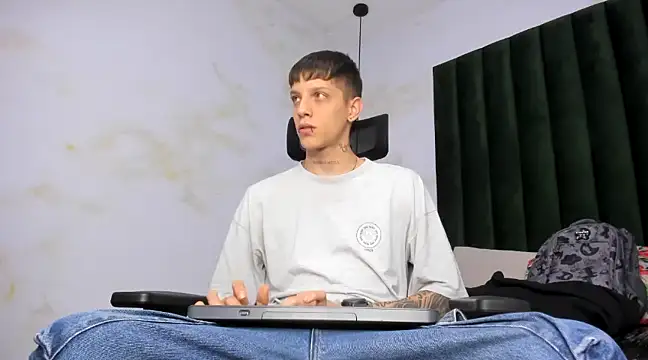 Snapshot of Adam_hard_ chatting on February 2025 08:11:01 PM Adam hard online show from February 2025 08:11:01 PM