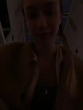 Lia  Love online show from December 2025 01:07:01 PM