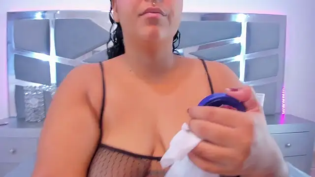 Tiffanymiller00 online show from December 2024 12:58:01 PM