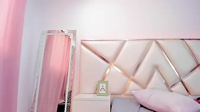 Tiffanymiller00 online show from December 2024 05:18:02 PM