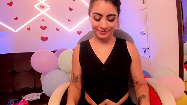 lunaalynch online show from April 2026 11:55:02 PM