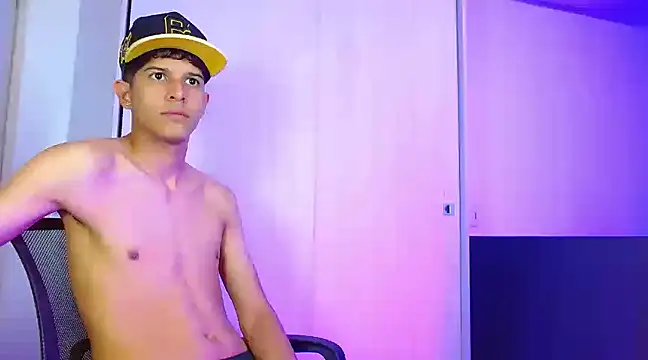 Snapshot of LiamGadiell chatting on December 2024 03:30:01 AM LiamGadiell online show from December 2024 03:30:01 AM