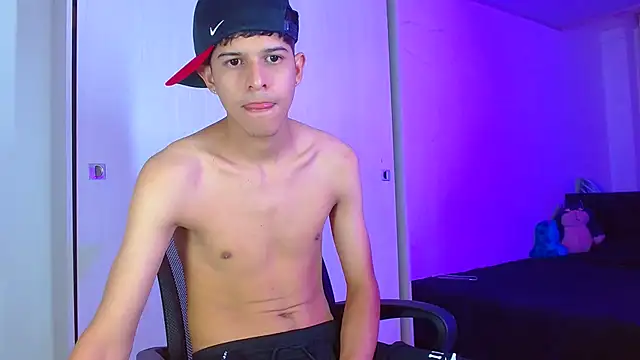 Snapshot of LiamGadiell chatting on January 2025 12:13:02 AM LiamGadiell online show from January 2025 12:13:02 AM