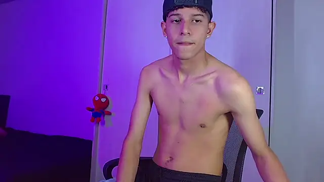 Snapshot of LiamGadiell chatting on February 2025 01:55:01 AM LiamGadiell online show from February 2025 01:55:01 AM