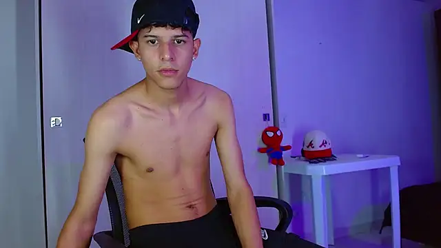 Snapshot of LiamGadiell chatting on March 2025 01:04:02 AM LiamGadiell online show from March 2025 01:04:02 AM