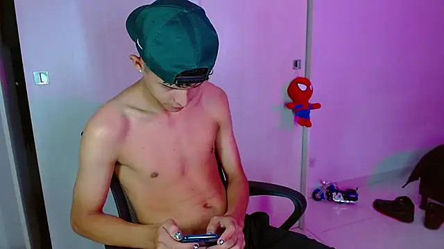 Snapshot of LiamGadiell chatting on March 2025 04:14:01 AM LiamGadiell online show from March 2025 04:14:01 AM