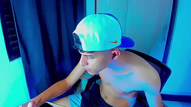 Snapshot of LiamGadiell chatting on March 2025 06:02:02 AM LiamGadiell online show from March 2025 06:02:02 AM