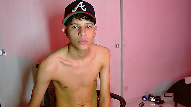 Snapshot of LiamGadiell chatting on March 2025 02:21:01 AM LiamGadiell online show from March 2025 02:21:01 AM